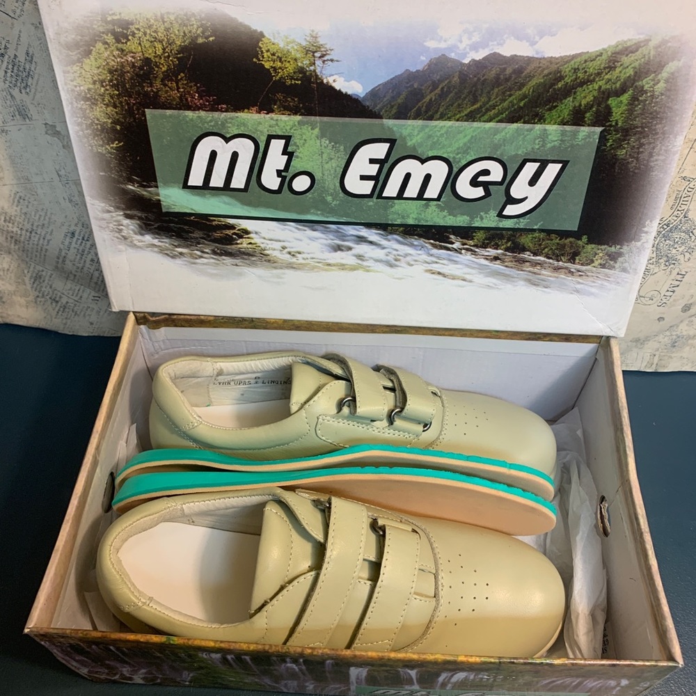 Mt. Emey Mens Therapeutic Extra Depth Casual Shoe Size 7-1/2 B Beige Leather